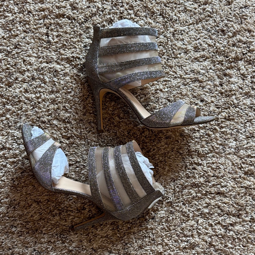 Touch of Nina Glittery Metallic Strappy Heels EUC!